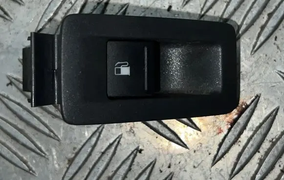 Volkswagen Golf V Tailgate/trunk/boot open switch 5M0959551A