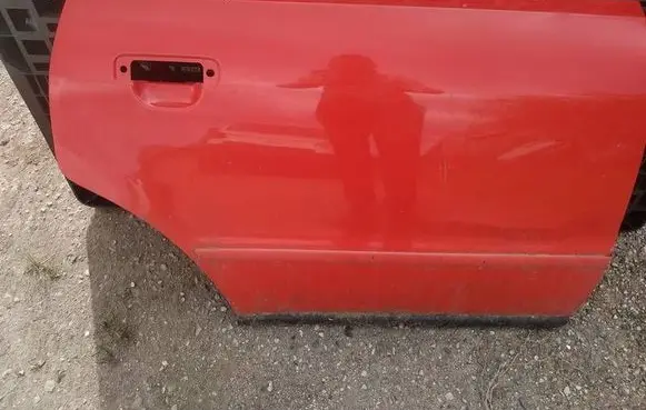 Audi A4 S4 B5 8D Rear door RAUDONOS