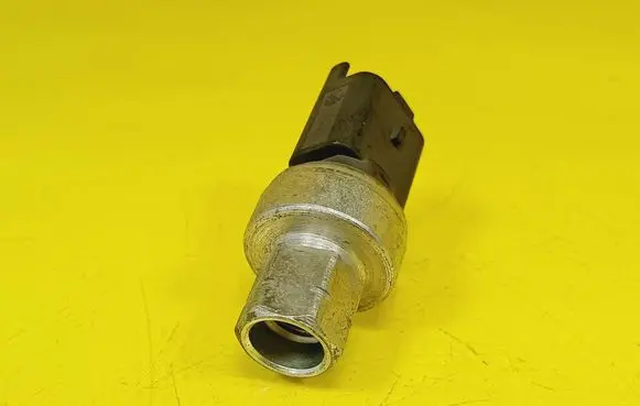 Peugeot 307 Air conditioning (A/C) pressure sensor 9647971280