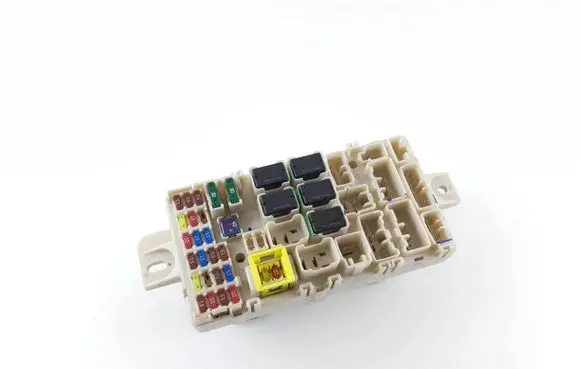 Mitsubishi L200 Fuse module 8637B251 G8C933MG2Z00 18637B251