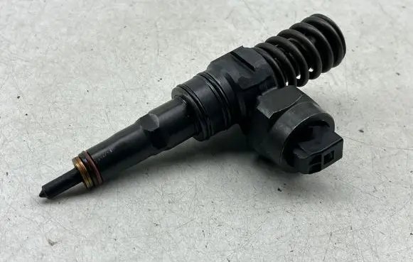 Audi A4 S4 B6 8E 8H Fuel injector 038130073F