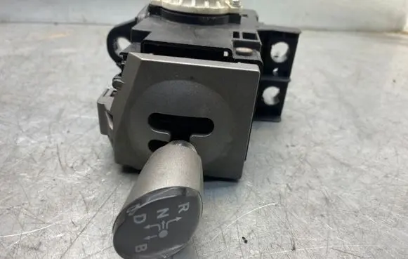 Toyota Prius (NHW20) Gear shift switch/knob 8945147030 1923002020