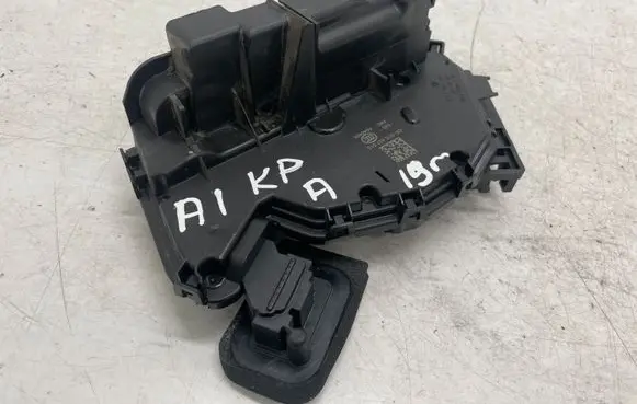 Audi A1 Front door lock 5TC837015