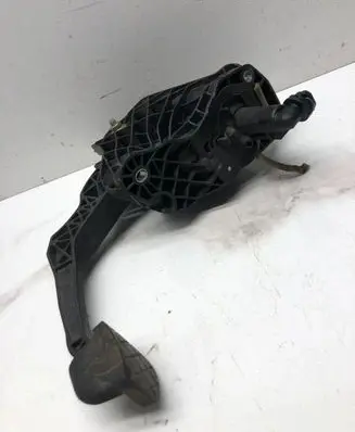 Volkswagen Golf V Clutch pedal 1T2721059AL