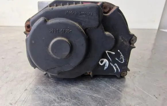 Audi A4 S4 B5 8D Throttle valve 078133063G