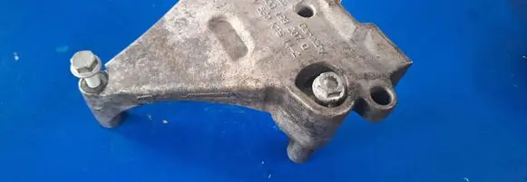 Volkswagen PASSAT B6 Engine mounting bracket 03g199207g