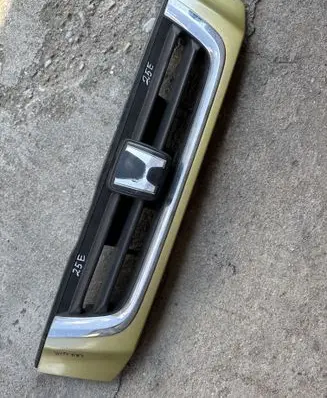 Honda CR-V Front bumper upper radiator grill 751010000