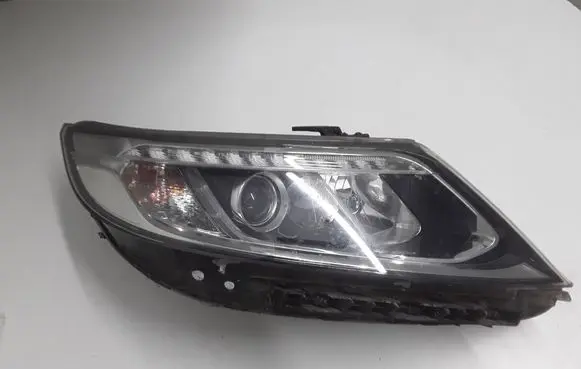 KIA Sorento Headlight/headlamp 921022P710