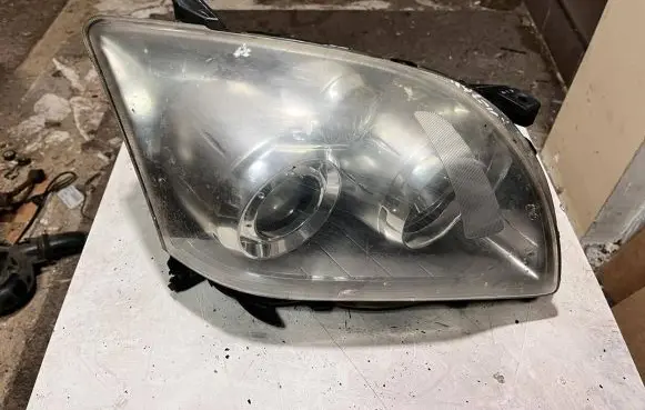 Toyota Avensis T250 Headlight/headlamp