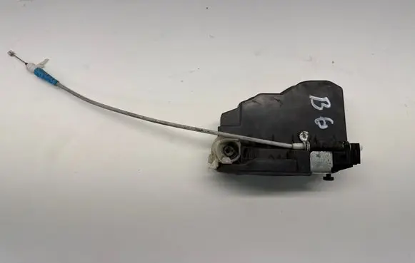 BMW M4 F82 F83 Front door lock 7202150 A053702