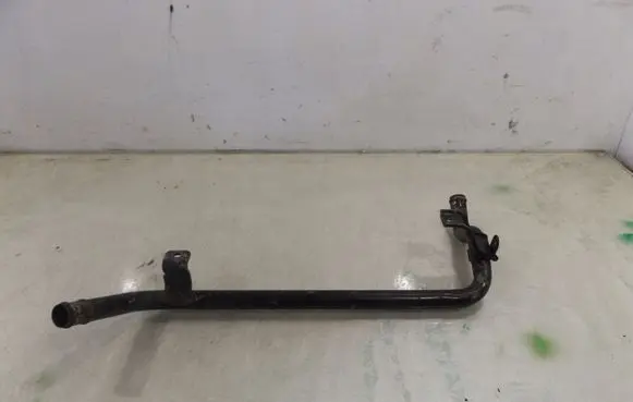 Volkswagen PASSAT B5.5 Engine coolant pipe/hose
