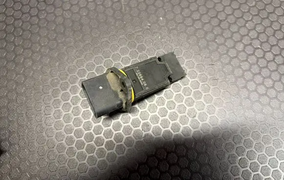 Volkswagen PASSAT B5 Mass air flow meter 722684080
