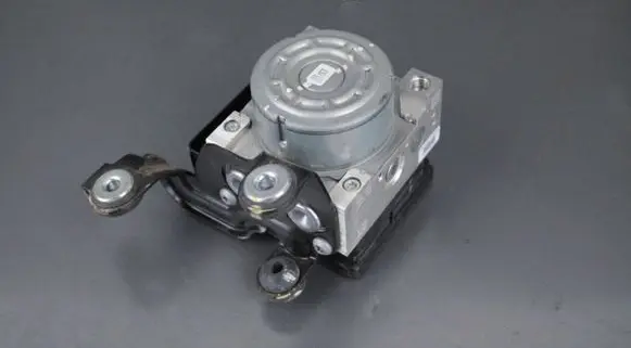 Ford Fusion ABS Pump DG9C2C405FB 25022001414