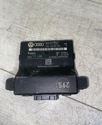 Volkswagen Golf V Gateway control module 1K0907530E 1K0907951 0325