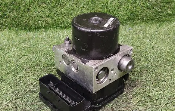 Mercedes-Benz C W204 ABS Pump A1724314312 A1729014100