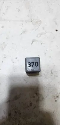 Skoda Octavia Mk2 (1Z) Other relay 8D0951253