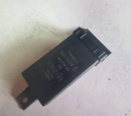 Renault Safrane Door control unit/module 7700411324