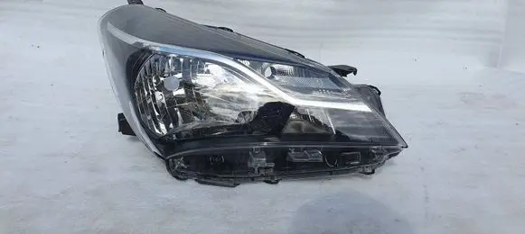 Toyota Yaris Headlight/headlamp