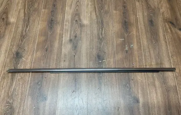 Mercedes-Benz E W213 Front door glass trim molding A2137200124