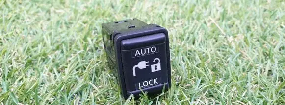 Nissan Leaf I (ZE0) Other switches/knobs/shifts 15303MN