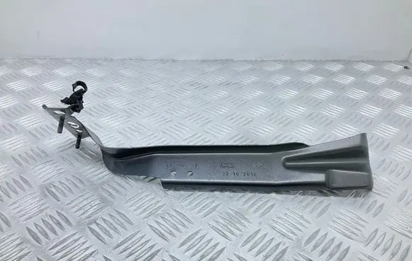 Audi A4 S4 B8 8K Fender mounting bracket 8K0821136J