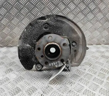 BMW 2 F44 Front wheel hub 6876646