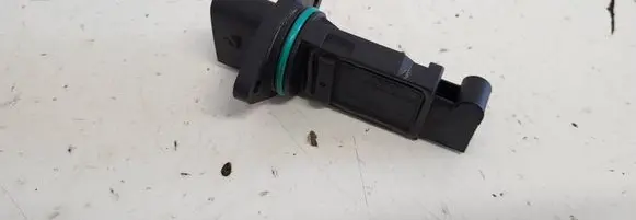 Volkswagen PASSAT B5 Mass air flow meter F00C2G2027 389042B