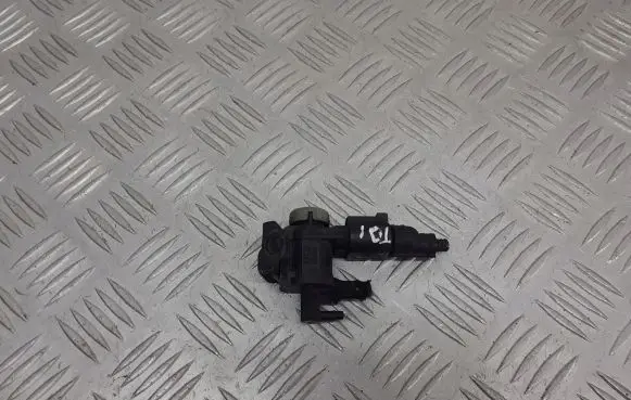 Volkswagen Golf IV Valve vacuum 1J0906283C
