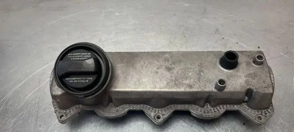 Volkswagen Golf IV Rocker cam cover 038103469