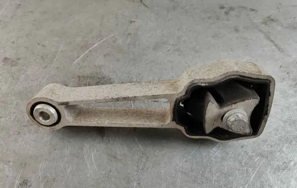 Land Rover Discovery Sport Engine mount bracket LR000597