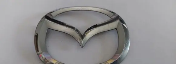 Mazda 2 Manufacturers badge/model letters D65151730