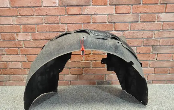Rear arch fender liner splash guards
