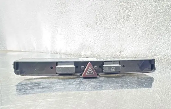 Opel Astra H Hazard light switch 13100105