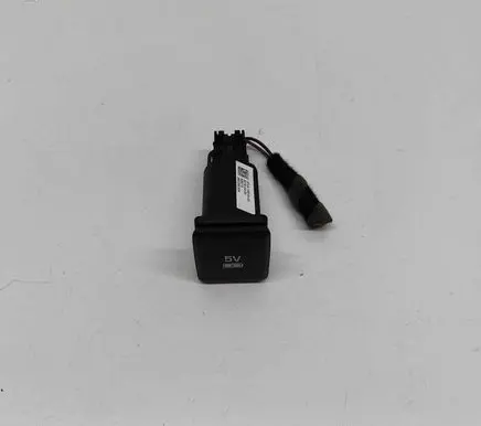 Jaguar I-Pace USB socket connector JPLA19010CA