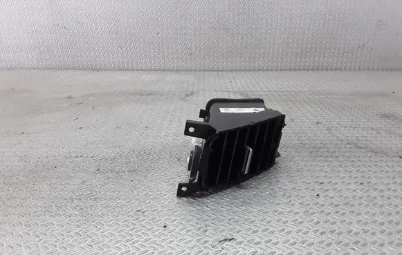 Nissan Primera Dash center air vent grill A1007035