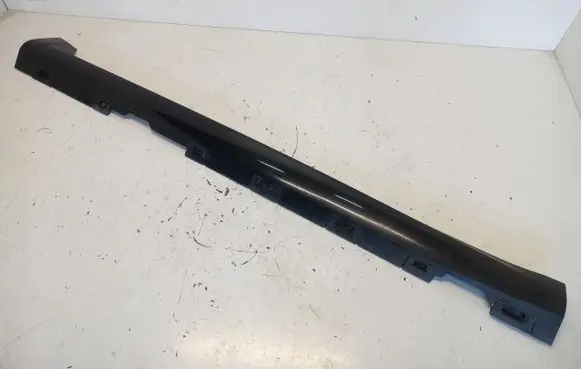 Front sill (body part)