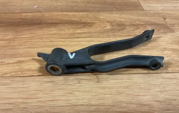Opel Astra H Radiator mount bracket 13162131