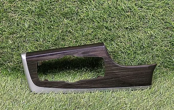 Dashboard glove box trim