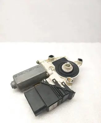 Volkswagen Golf IV Rear door window regulator motor 101428202 101388101