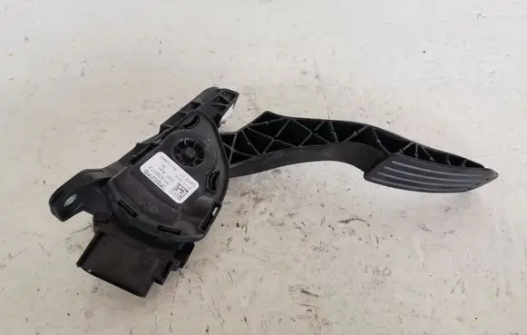 Volvo S60 Accelerator throttle pedal 31329372