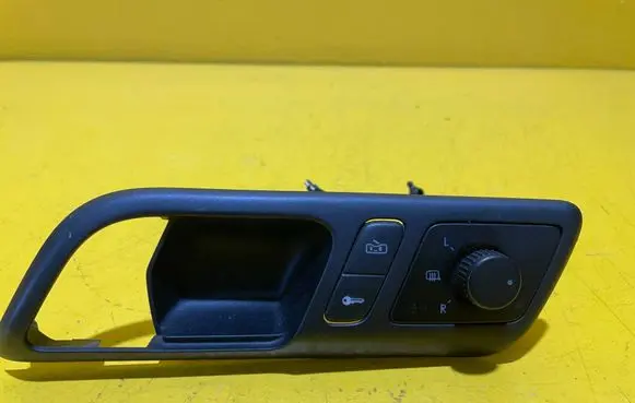 Volkswagen Polo IV 9N3 Front door interior handle 6Q1837247