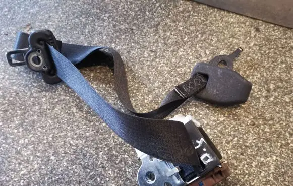 Dodge Durango Rear seatbelt