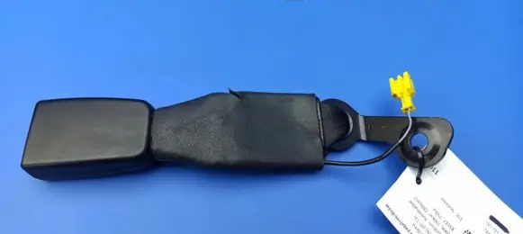 Mercedes-Benz C W204 Middle seatbelt buckle (rear) A2048602669 34043152199 33060640