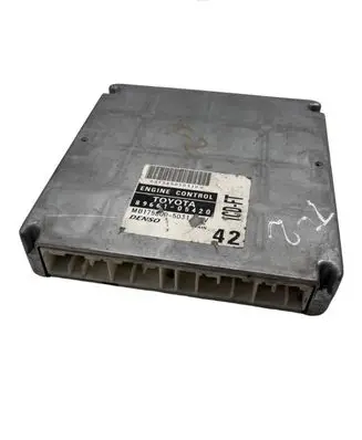 Toyota Avensis T220 Engine control unit/module 8966105420 MB1758005031