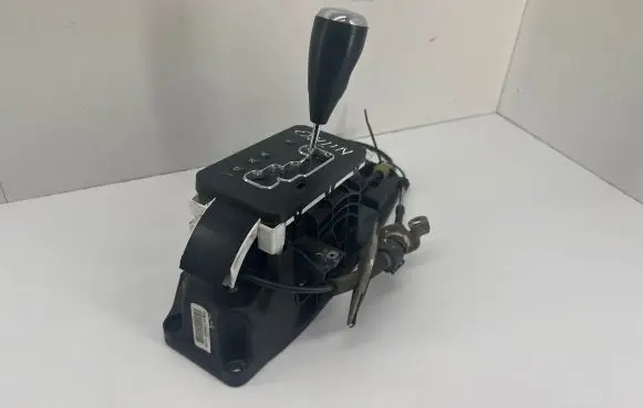 Dodge Nitro Gear shifter/selector 52109818AE