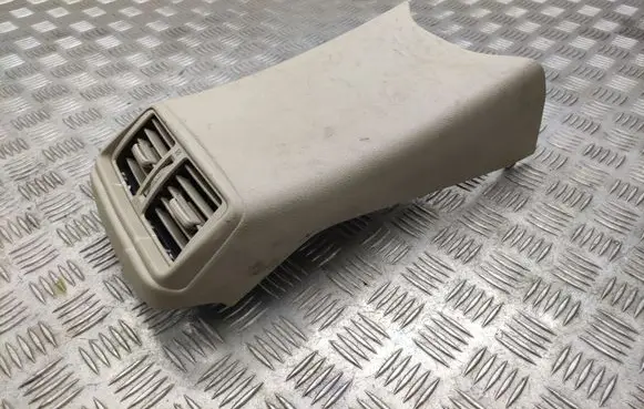 Rear air vent grill