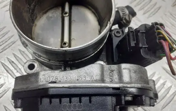 Audi A6 Allroad C5 Throttle valve position sensor 078133063AC