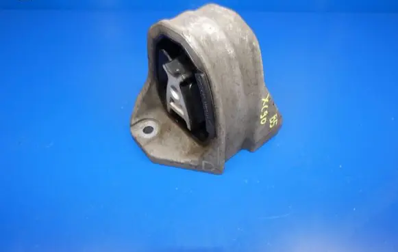 Engine mount bracket