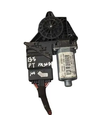 Volkswagen PASSAT B5 Front door window regulator motor 0130821693