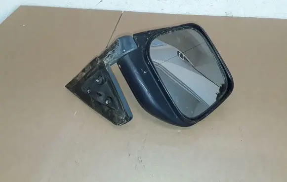 Mitsubishi Pajero Sport I Manual wing mirror E1020155